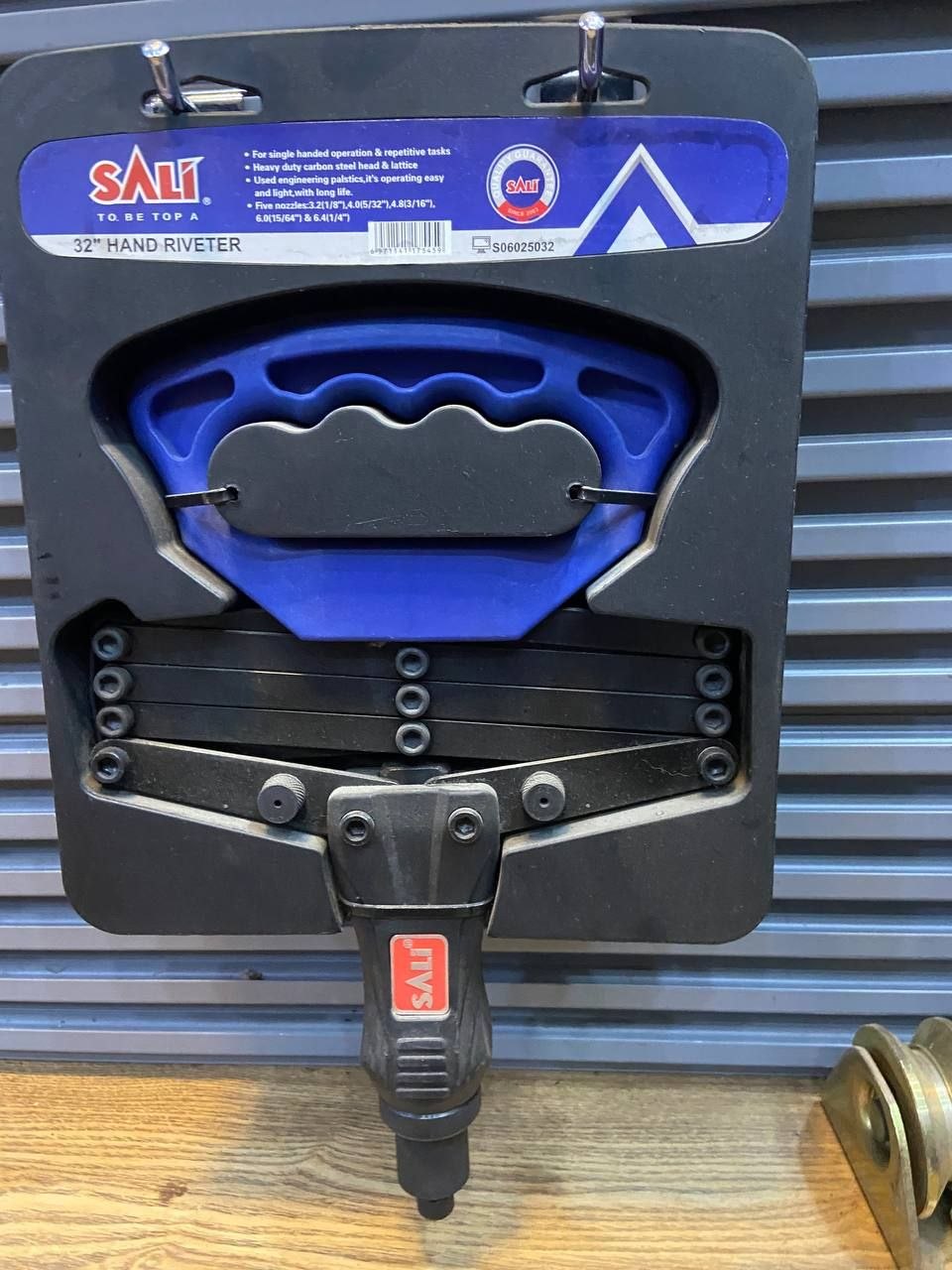 SALI 32" Hand Riveter